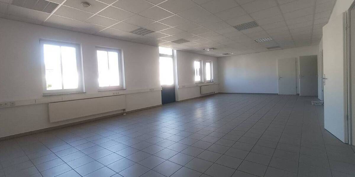 Gewerbeobjekt Zwickau Innenstadt - 3 Zimmer, 140 m&sup2;, 1.199&euro; | Angebot:26695005