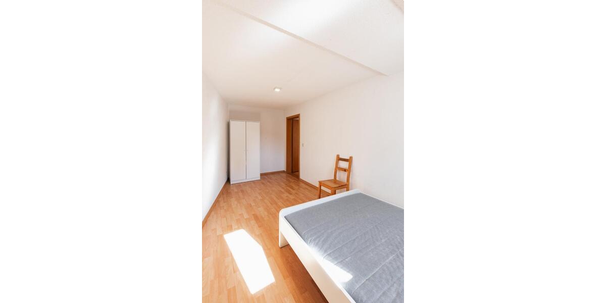 Etagenwohnung Lichtenstein (Sachsen) - 6 Zimmer, 1.000&euro; | Angebot:23428142