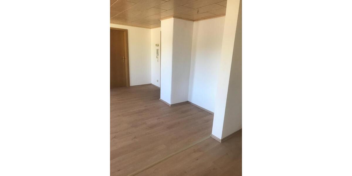 Etagenwohnung Oberlungwitz - 3 Zimmer, 68 m&sup2;, 240&euro; | Angebot:23502076