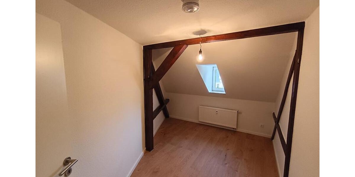 Dachgeschoßwohnung Reichenbach im Vogtland - 3 Zimmer, 74 m&sup2;, 450&euro; | Angebot:25219041