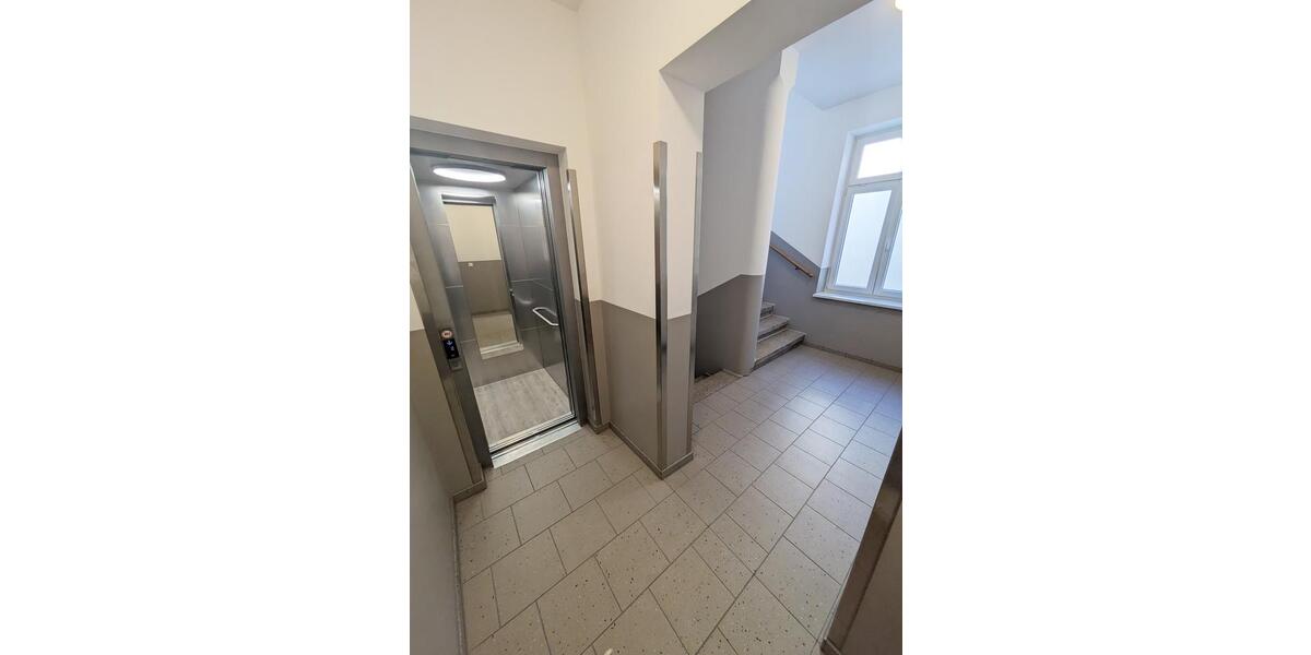 Etagenwohnung Zwickau - 2 Zimmer, 83 m&sup2;, 800&euro; | Angebot:25945650