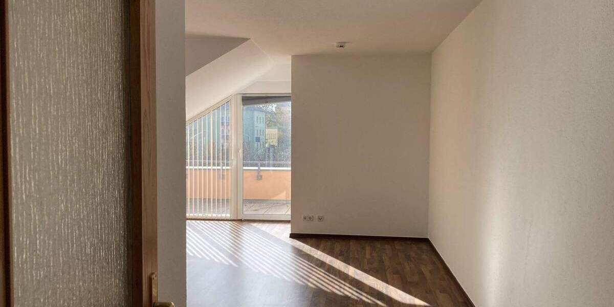 Etagenwohnung Zwickau Innenstadt - 3 Zimmer, 77 m&sup2;, 105.000&euro; | Angebot:25707420