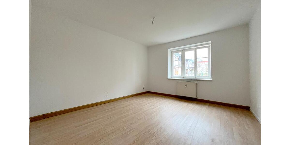 Etagenwohnung Glauchau - 3 Zimmer, 67 m&sup2;, 430&euro; | Angebot:26001481