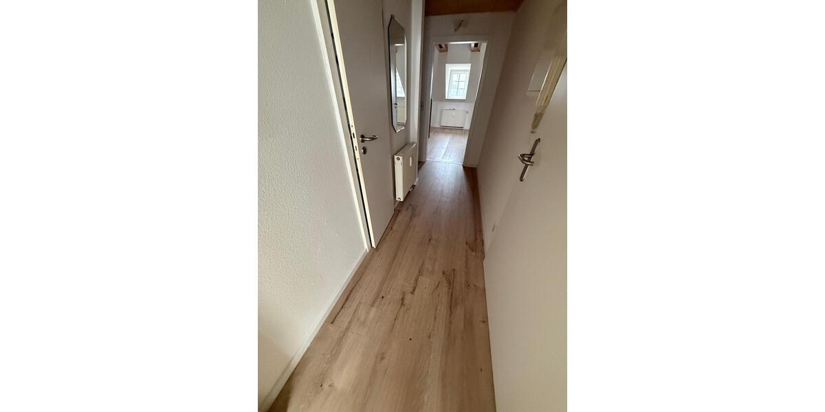 Dachgeschoßwohnung Lichtenstein (Sachsen) - 3.5 Zimmer, 76 m&sup2;, 460&euro; | Angebot:25902789