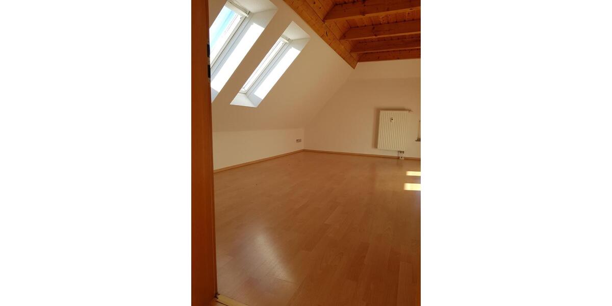 Dachgeschoßwohnung Hohenstein-Ernstthal Ernstthal - 3 Zimmer, 85 m&sup2;, 640&euro; | Angebot:25255010