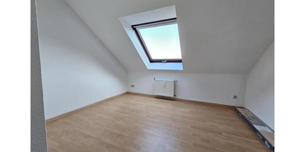 Dachgeschoßwohnung Zwickau - 3 Zimmer, 71 m&sup2;, 448&euro; | Angebot:25362054