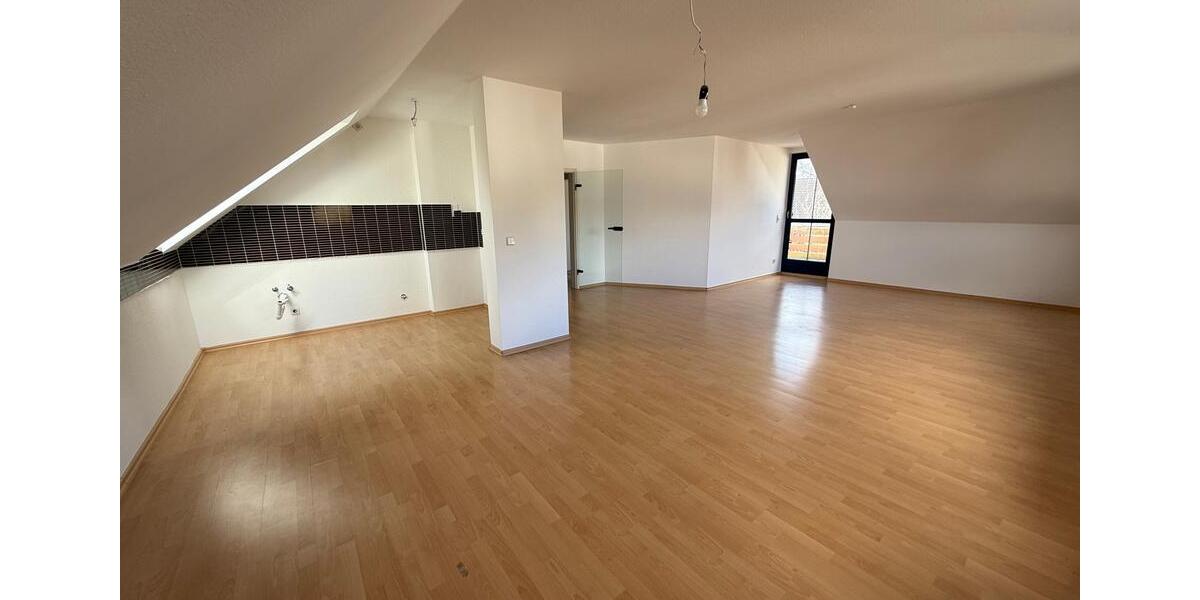 Dachgeschoßwohnung Zwickau Zwickau-Nord - 3 Zimmer, 99 m&sup2;, 620&euro; | Angebot:25753769