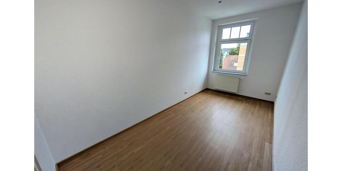 Etagenwohnung Zwickau - 8 Zimmer, 222 m&sup2;, 1.350&euro; | Angebot:25945632