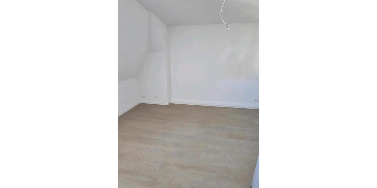 Dachgeschoßwohnung Zwickau Neuplanitz - 4 Zimmer, 70 m&sup2;, 700&euro; | Angebot:23910858
