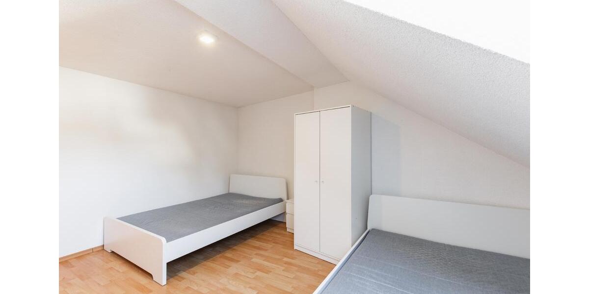 Etagenwohnung Lichtenstein (Sachsen) - 6 Zimmer, 1.000&euro; | Angebot:23428142