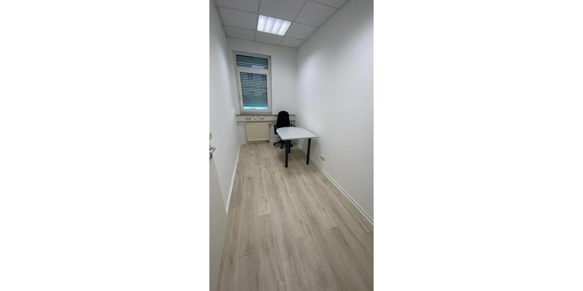 Etagenwohnung Zwickau - 2 Zimmer, 81 m&sup2;, 400&euro; | Angebot:23316528