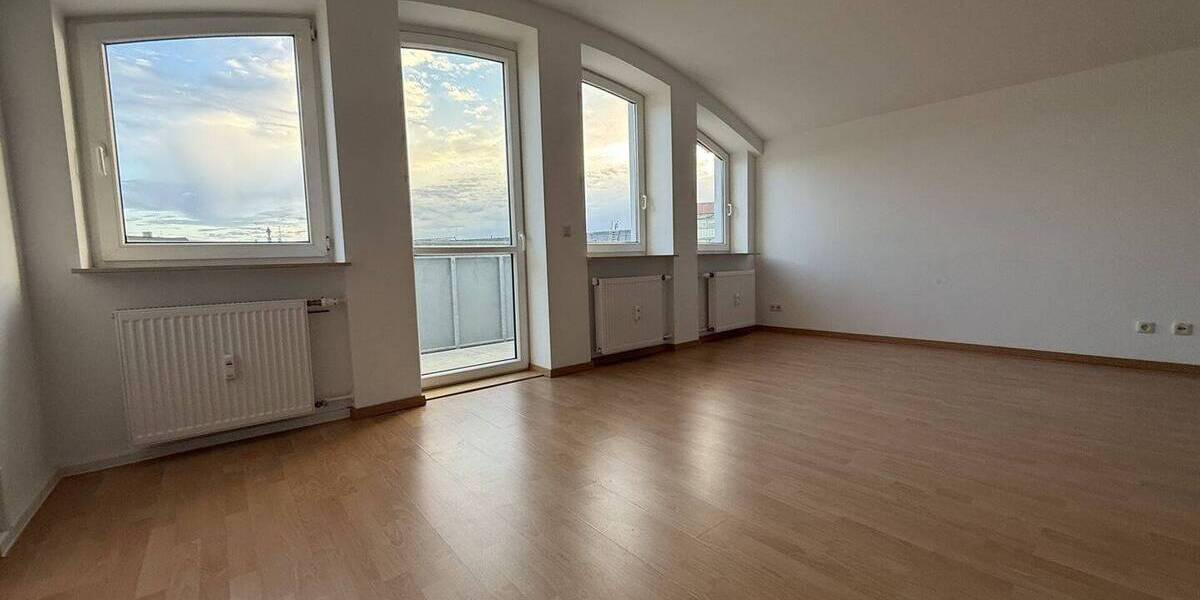 Etagenwohnung Zwickau Innenstadt - 2 Zimmer, 67 m&sup2;, 440&euro; | Angebot:25670164