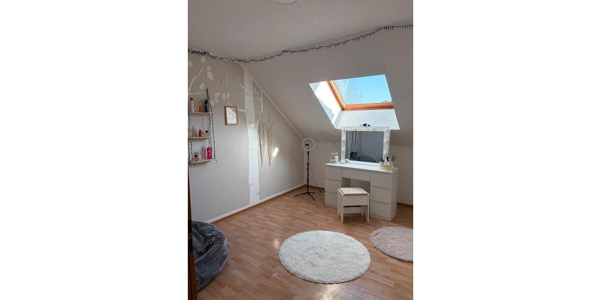 Dachgeschoßwohnung Aue-Bad Schlema Bad Schlema - 5 Zimmer, 150 m&sup2;, 1.200&euro; | Angebot:25601084