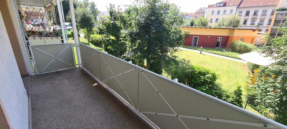 helle und kpl. sanierte Zweizimmerwohnung im ruhigen grünen Umfeld - Etagenwohnung Zwickau | Angebot:19788816