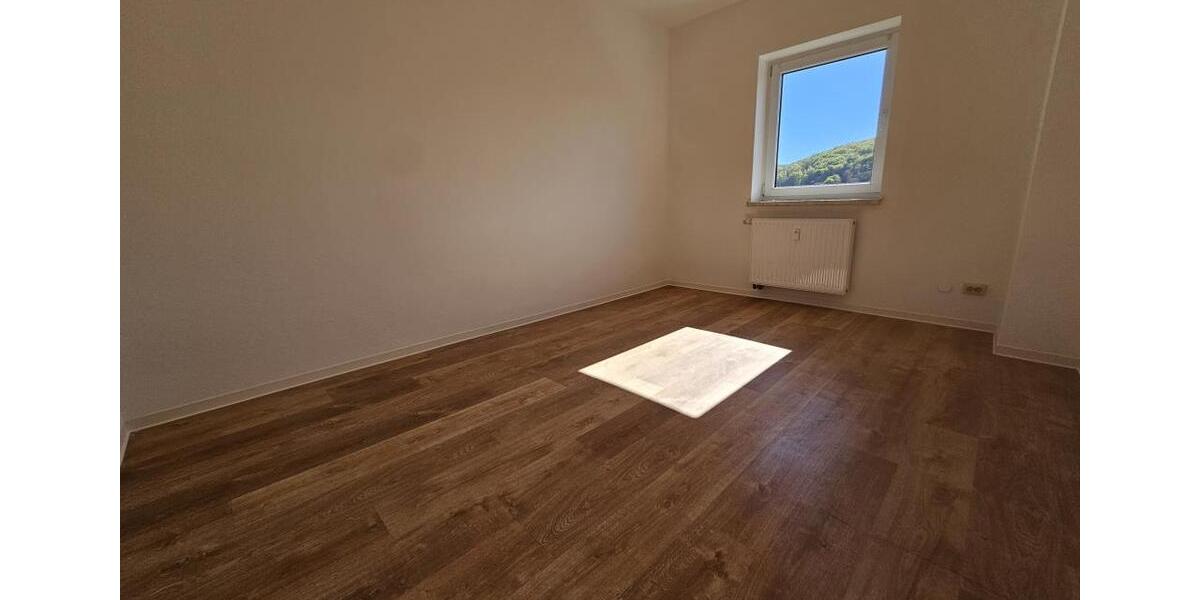 Dachgeschoßwohnung Aue-Bad Schlema Bad Schlema - 4 Zimmer, 70 m&sup2;, 420&euro; | Angebot:26478467