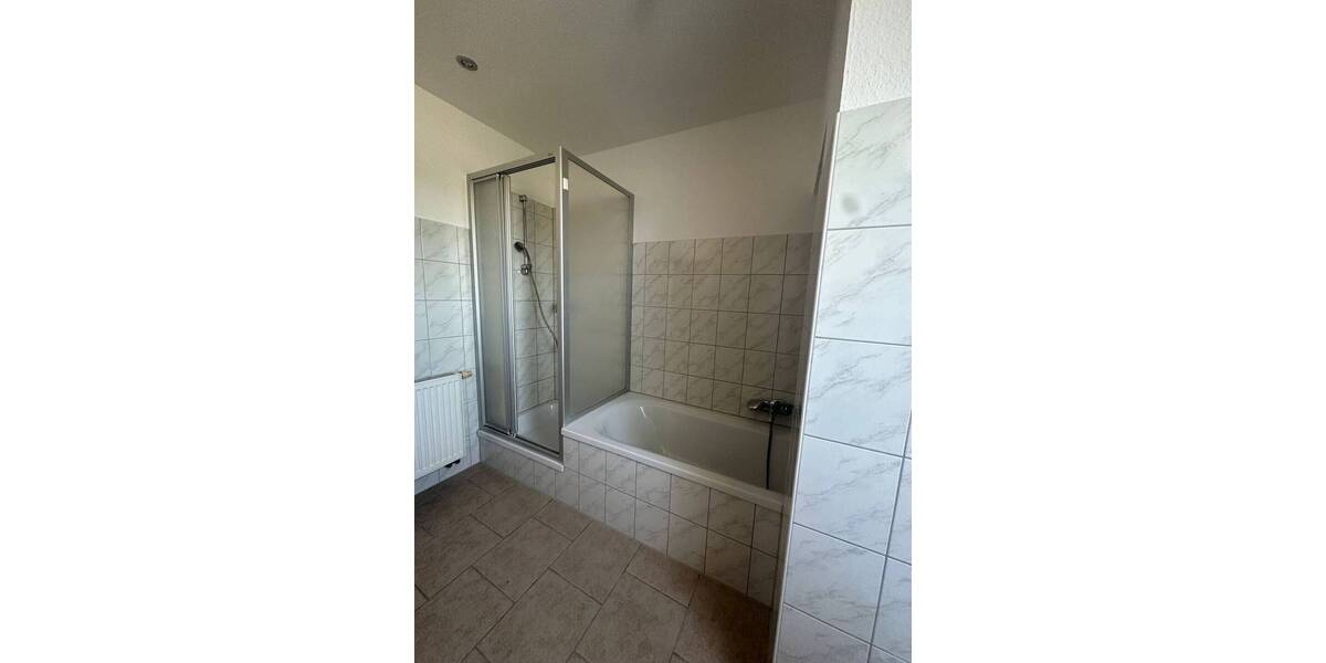 Etagenwohnung Zwickau Bahnhofsvorstadt - 4 Zimmer, 80 m&sup2;, 450&euro; | Angebot:25737496