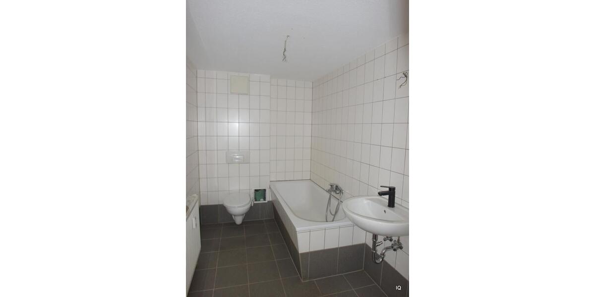 Dachgeschoßwohnung Limbach-Oberfrohna Oberfrohna - 3 Zimmer, 72 m&sup2;, 360&euro; | Angebot:25902838