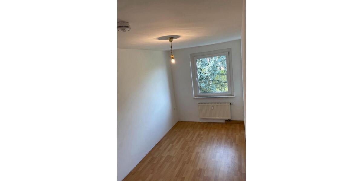 Etagenwohnung Crimmitschau - 3 Zimmer, 54 m&sup2;, 350&euro; | Angebot:25749749