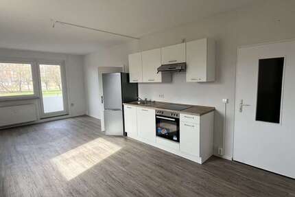 Wohnung Zwickau Pölbitz - 4 Zimmer, 70 m&sup2;, 389&euro; | Angebot:25908542