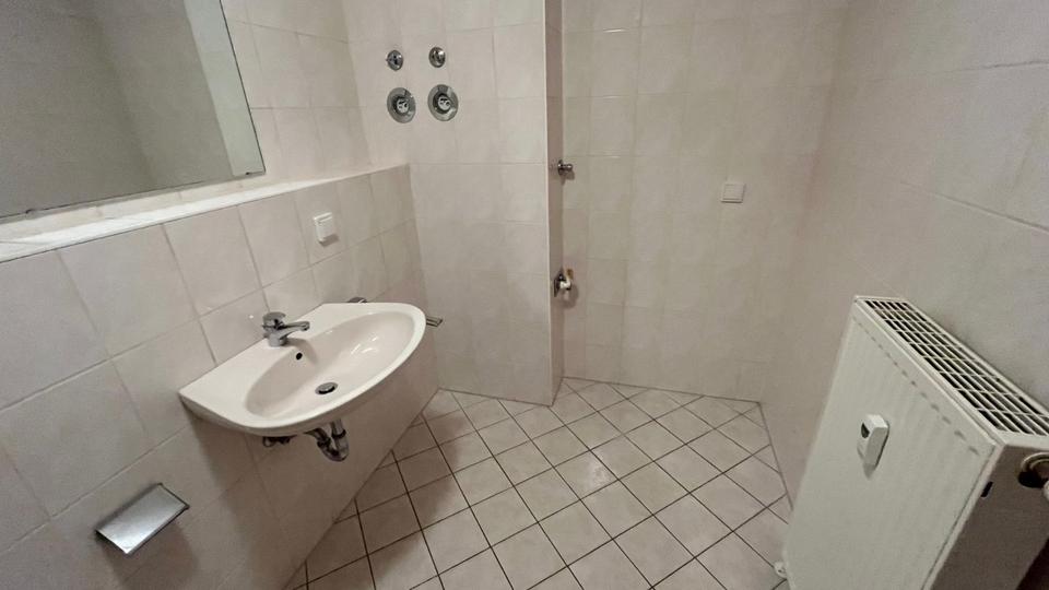 Etagenwohnung Zwickau Neuplanitz - 2 Zimmer, 68 m&sup2;, 370&euro; | Angebot:17651418