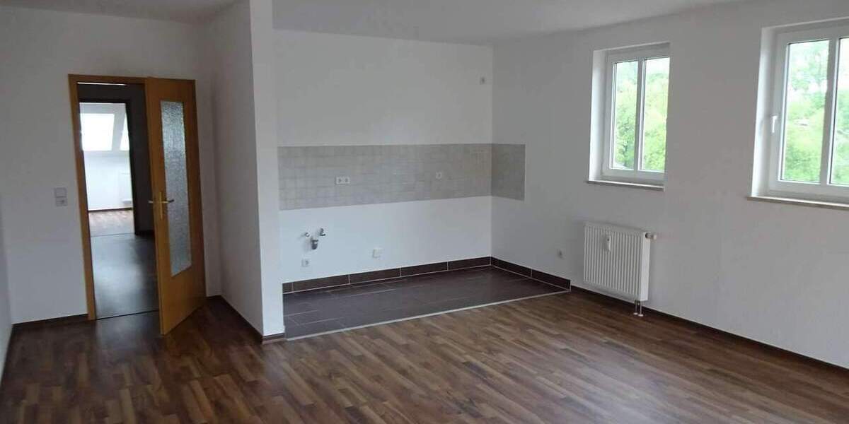 Etagenwohnung Zwickau Innenstadt - 3 Zimmer, 77 m&sup2;, 595&euro; | Angebot:25780742