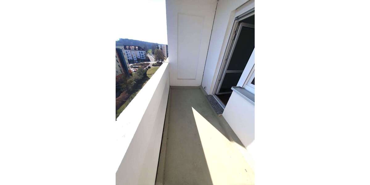 Gemütliche 2-Zimmer-Wohnung im 4. Obergeschoss mit Balkon und Badewanne - Appartement Schmölln | Angebot:25897911