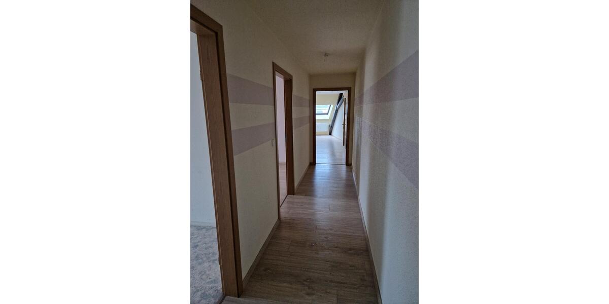 Dachgeschoßwohnung Lengenfeld - 2 Zimmer, 69 m&sup2;, 310&euro; | Angebot:25124988