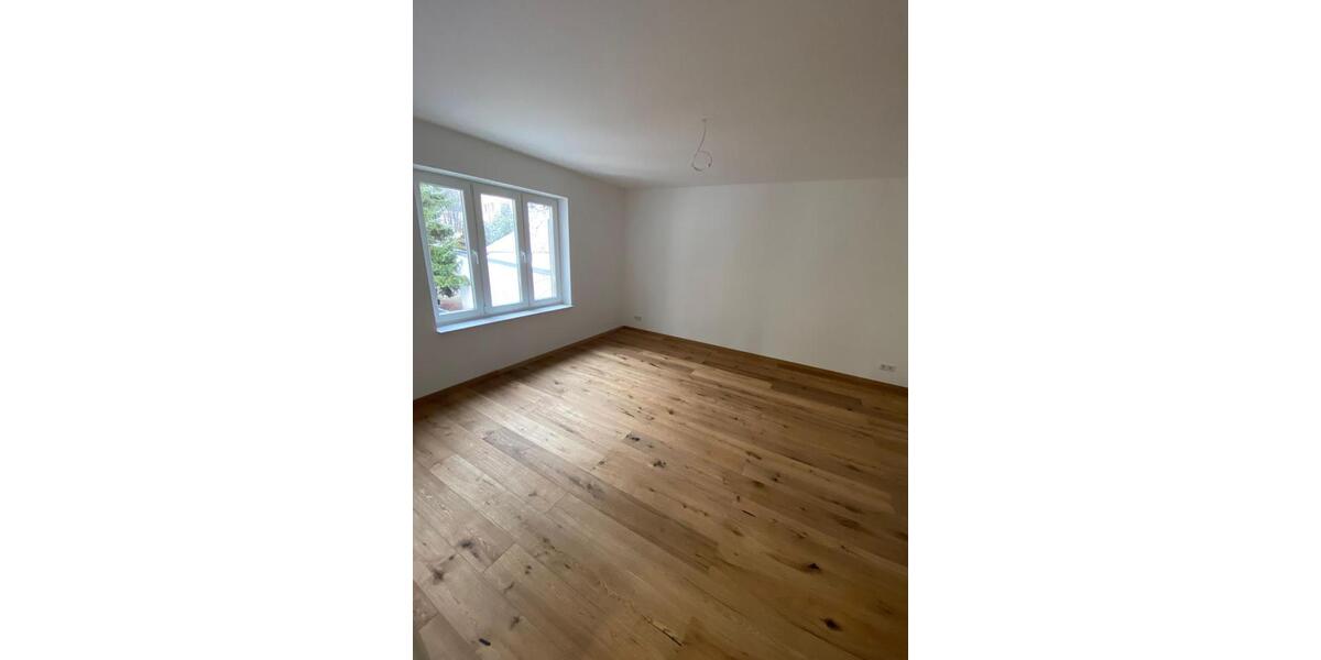 Etagenwohnung Limbach-Oberfrohna Oberfrohna - 3.5 Zimmer, 129 m&sup2;, 990&euro; | Angebot:25833887