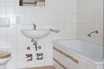 Wohnung Zwickau Marienthal Ost - 2 Zimmer, 56 m&sup2;, 335&euro; | Angebot:25248337