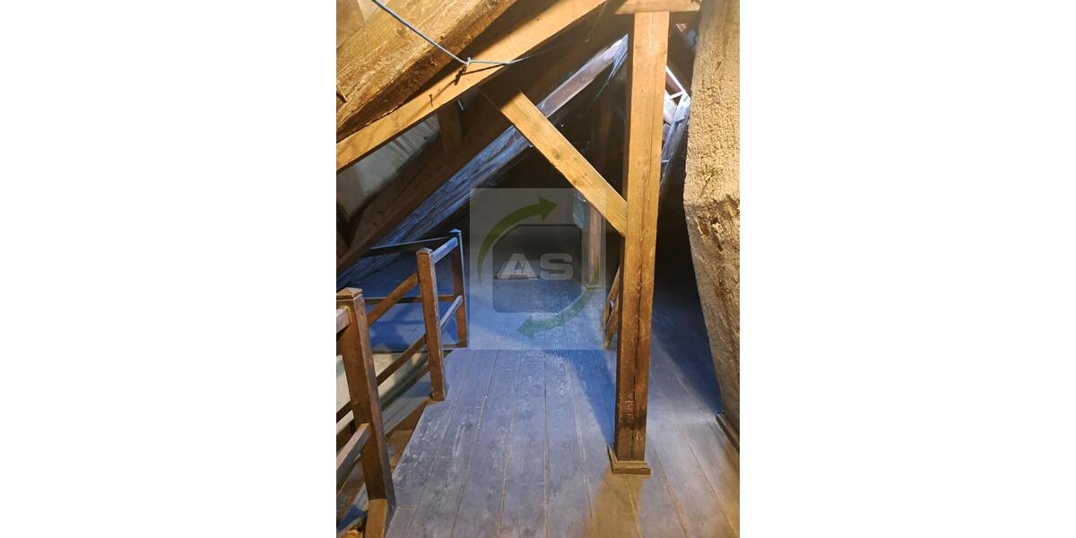 Dachgeschoßwohnung Zwickau - 1 Zimmer, 38 m&sup2;, 240&euro; | Angebot:25267482