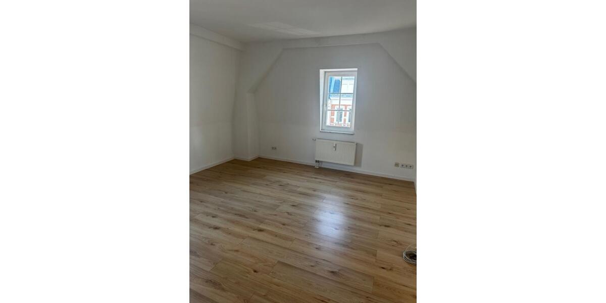 Dachgeschoßwohnung Zwickau - 3 Zimmer, 85 m&sup2;, 552&euro; | Angebot:25838530