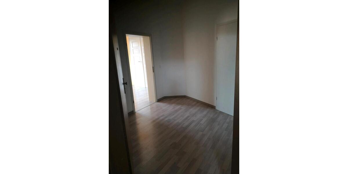 Etagenwohnung Lößnitz - 4 Zimmer, 90 m&sup2;, 750&euro; | Angebot:25790615