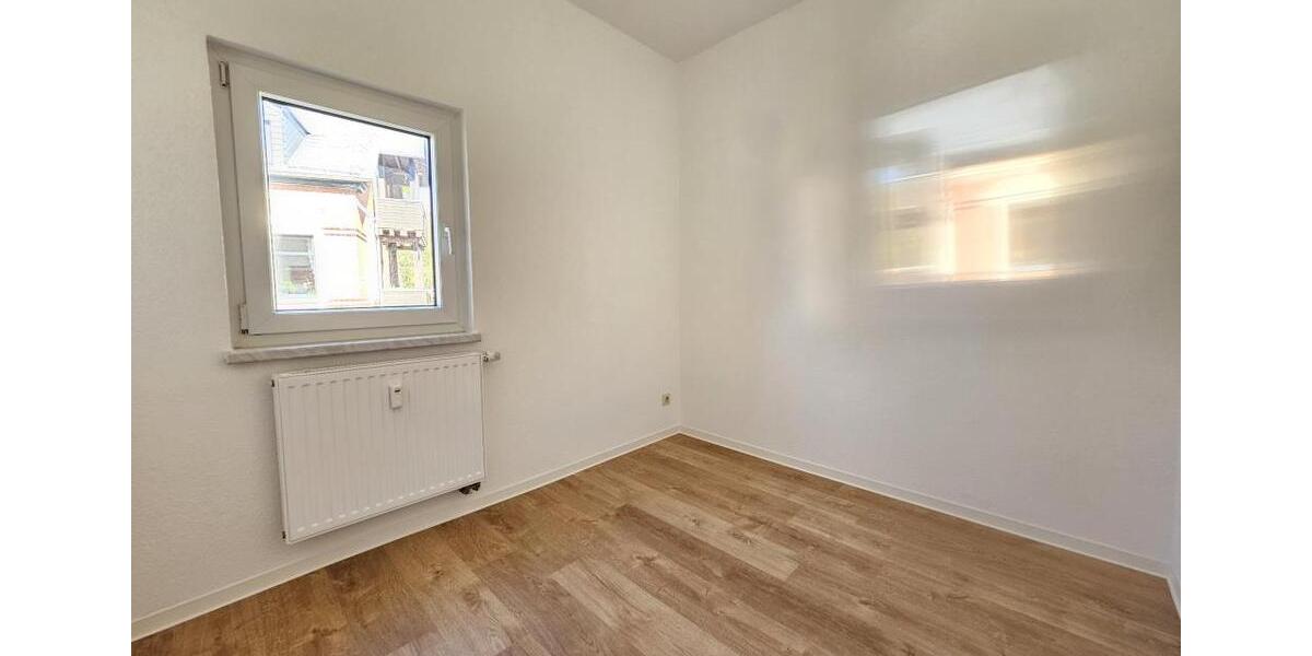 Dachgeschoßwohnung Aue-Bad Schlema Bad Schlema - 4 Zimmer, 70 m&sup2;, 420&euro; | Angebot:26478467