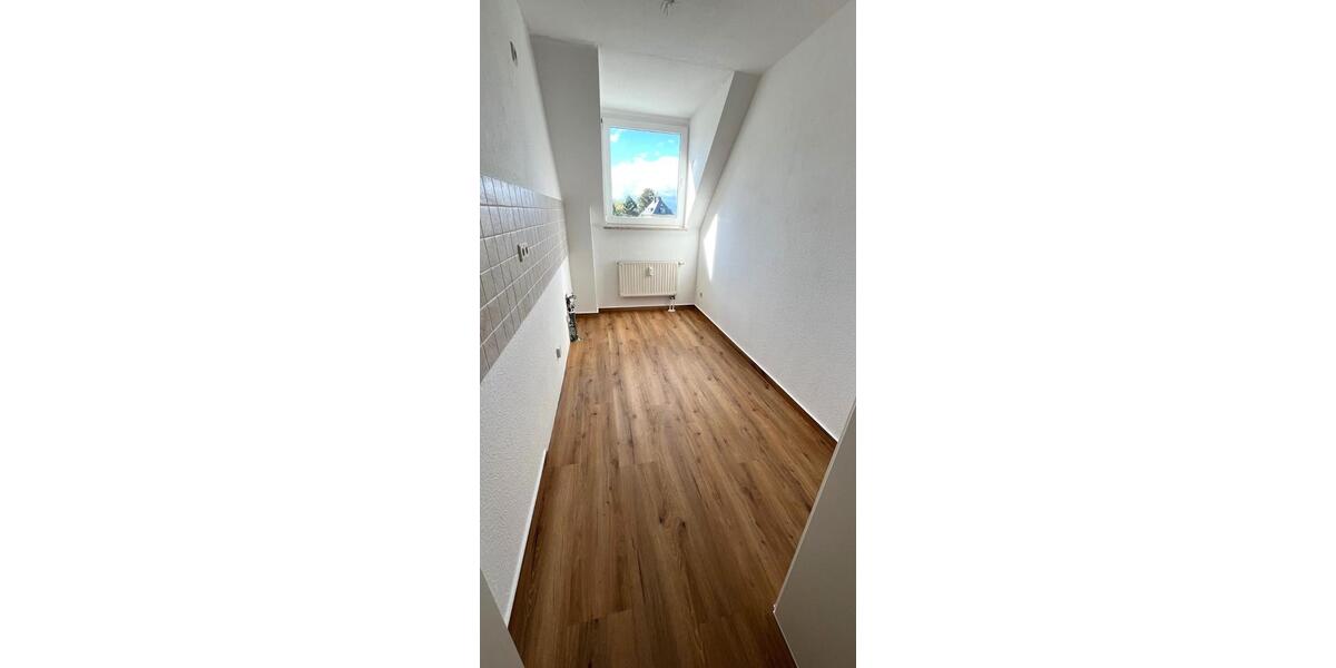 Dachgeschoßwohnung Reichenbach im Vogtland - 3 Zimmer, 77 m&sup2;, 464&euro; | Angebot:25056006