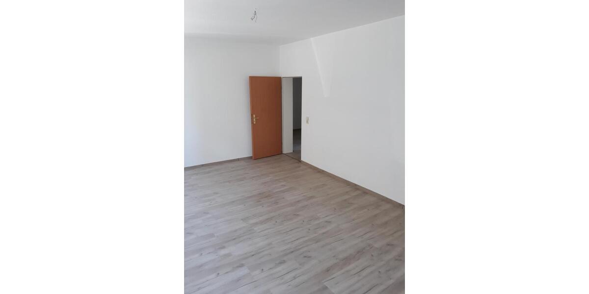 Erdgeschoßwohnung Meerane - 2 Zimmer, 58 m&sup2;, 300&euro; | Angebot:26676968