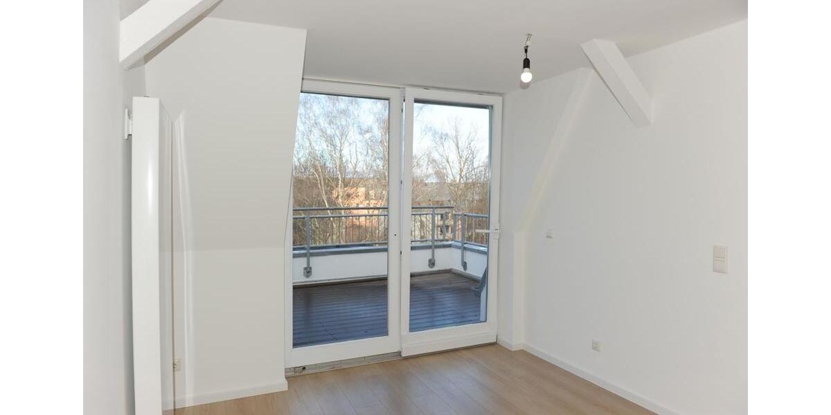 Dachgeschoßwohnung Zwickau Zwickau-Nord - 4 Zimmer, 95 m&sup2;, 955&euro; | Angebot:23768171