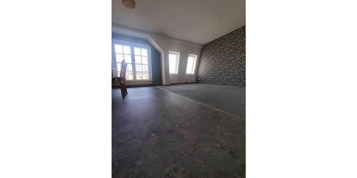 Dachgeschoßwohnung Aue-Bad Schlema Bad Schlema - 4 Zimmer, 115 m&sup2;, 600&euro; | Angebot:25751121