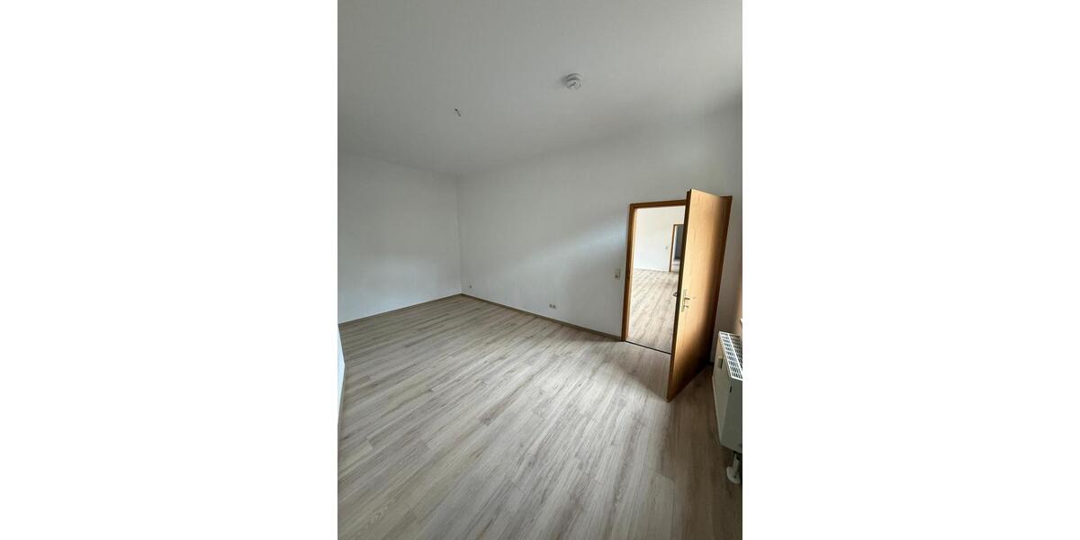 Etagenwohnung Lengenfeld - 3 Zimmer, 86 m&sup2;, 430&euro; | Angebot:25805326