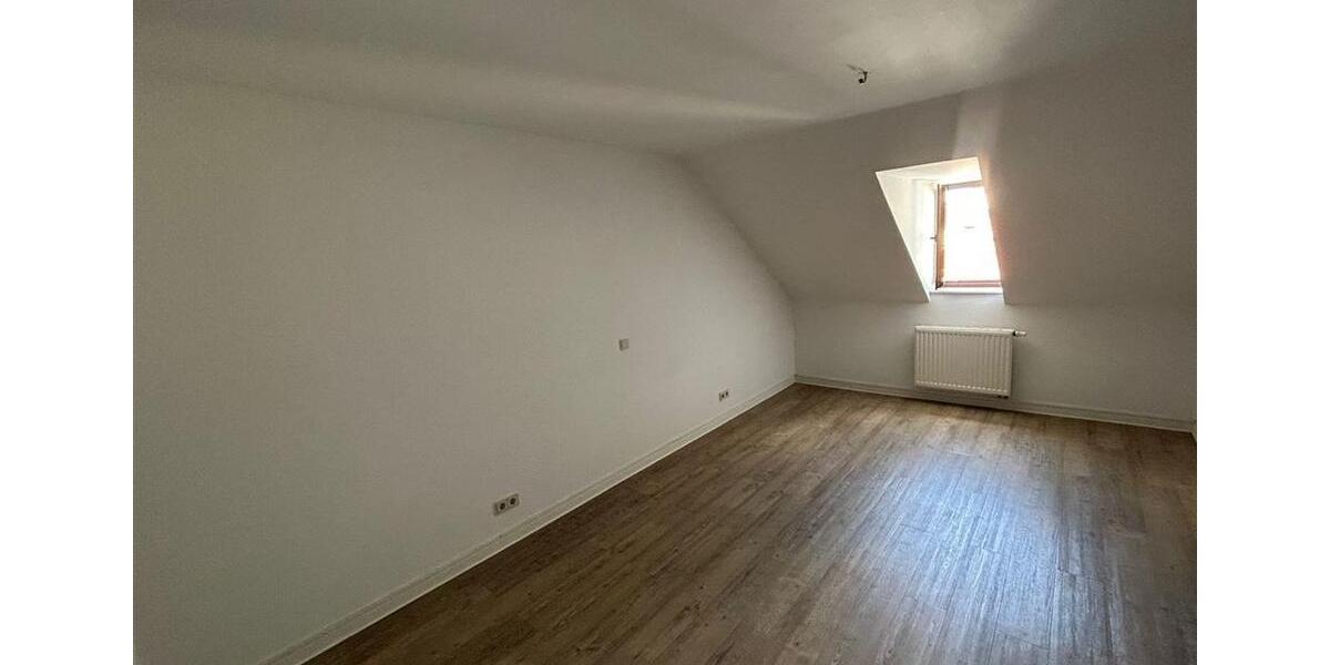 Dachgeschoßwohnung Zwickau - 2 Zimmer, 52 m&sup2;, 280&euro; | Angebot:17122311