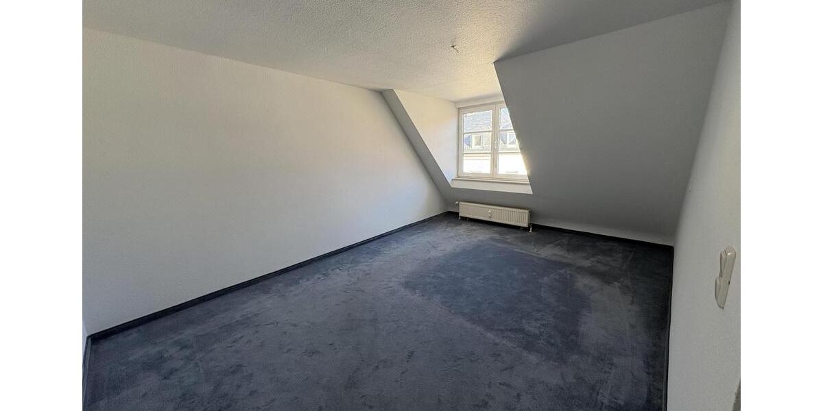 Dachgeschoßwohnung Zwickau - 2 Zimmer, 61 m&sup2;, 370&euro; | Angebot:25255878