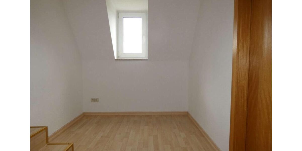 Dachgeschoßwohnung Zwickau - 3 Zimmer, 85 m&sup2;, 430&euro; | Angebot:19088361