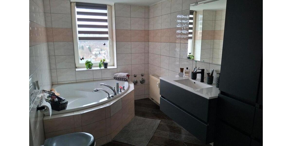 Dachgeschoßwohnung Netzschkau - 2.5 Zimmer, 75 m&sup2;, 390&euro; | Angebot:25161911