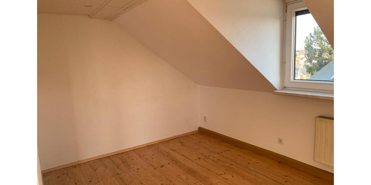 Dachgeschoßwohnung Schwarzenberg/Erzgebirge Erzgebirge - 3 Zimmer, 63 m&sup2;, 330&euro; | Angebot:25270953