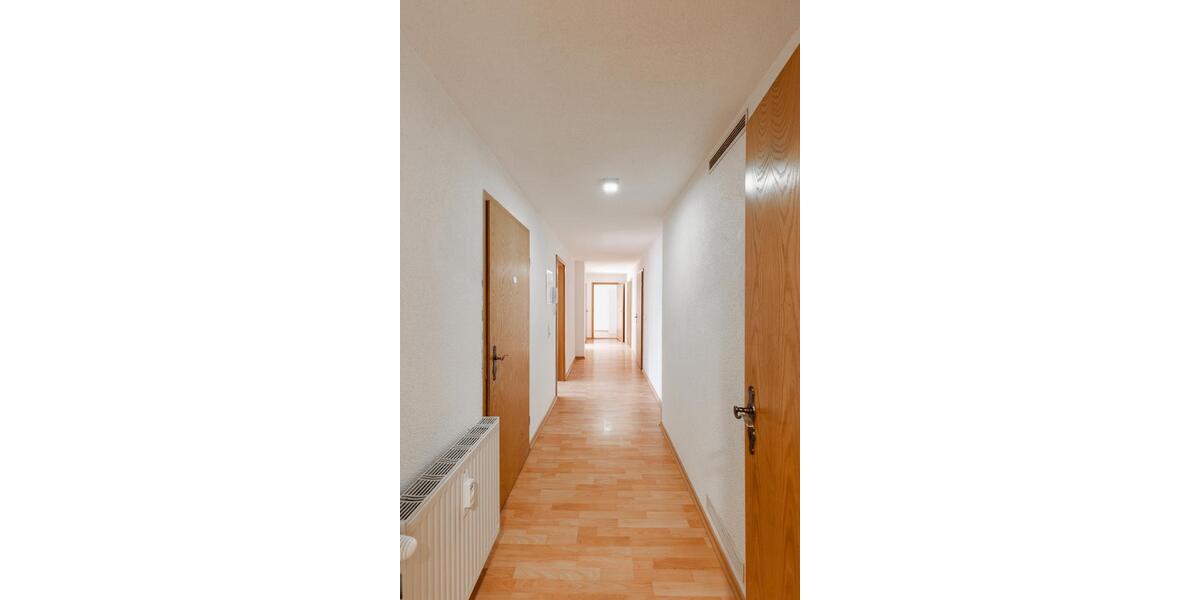 Etagenwohnung Lichtenstein (Sachsen) - 6 Zimmer, 1.000&euro; | Angebot:23428142