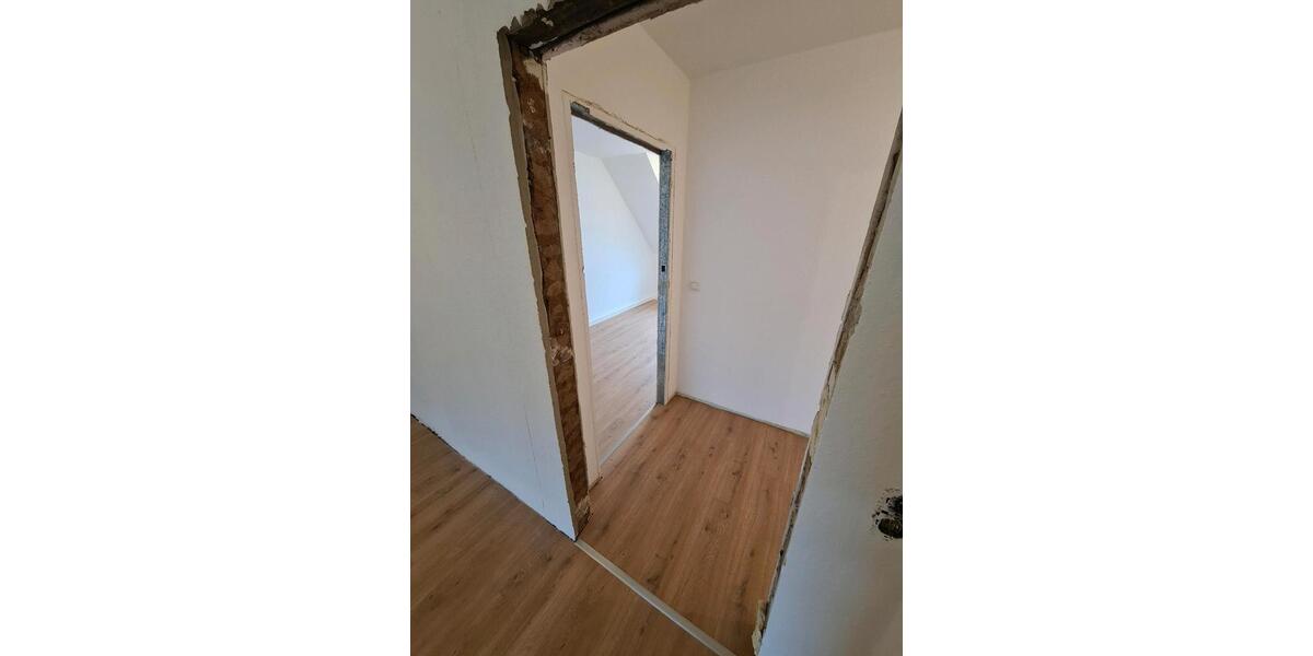 Dachgeschoßwohnung Hohenstein-Ernstthal Ernstthal - 2 Zimmer, 41 m&sup2;, 250&euro; | Angebot:25027094