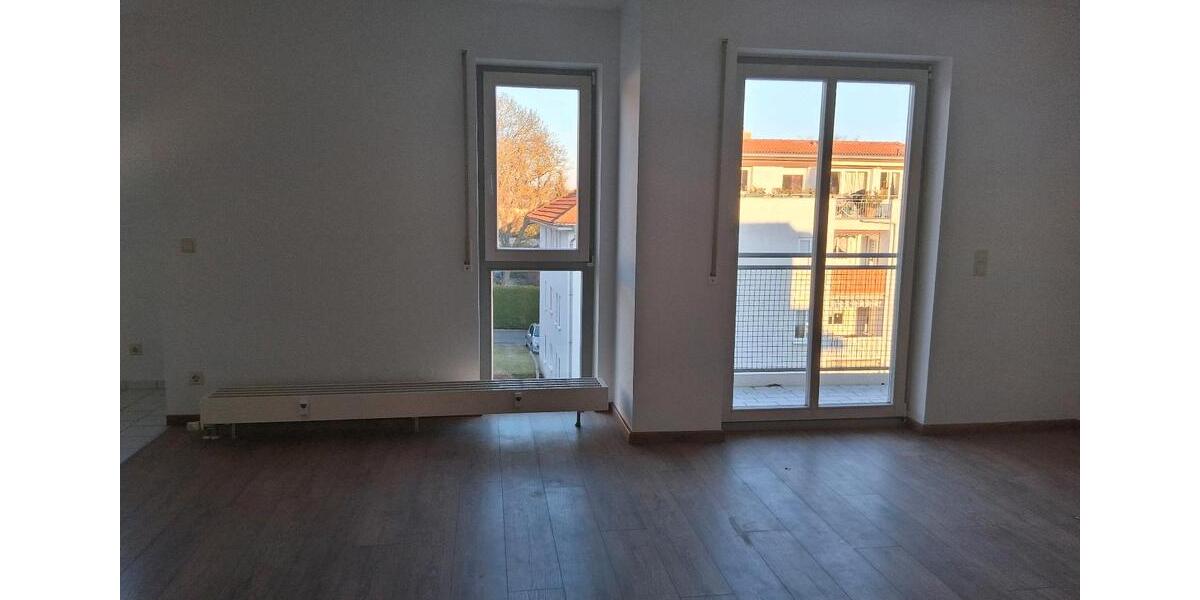 Etagenwohnung Meerane - 1 Zimmer, 36 m&sup2;, 351&euro; | Angebot:24561627
