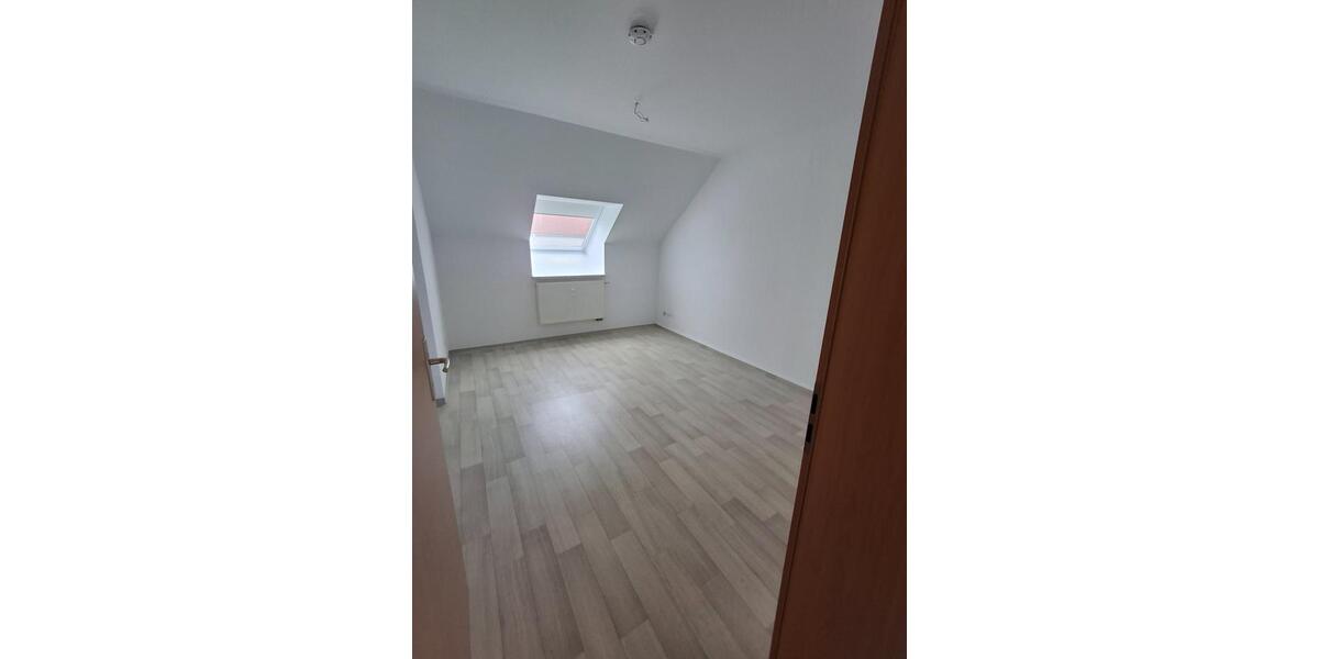 Dachgeschoßwohnung Limbach-Oberfrohna Oberfrohna - 4 Zimmer, 90 m&sup2;, 581&euro; | Angebot:24570447