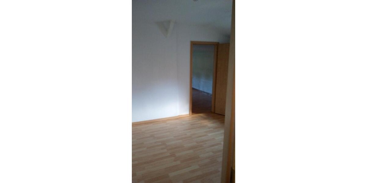 Dachgeschoßwohnung Glauchau - 2 Zimmer, 50 m&sup2;, 300&euro; | Angebot:25432917