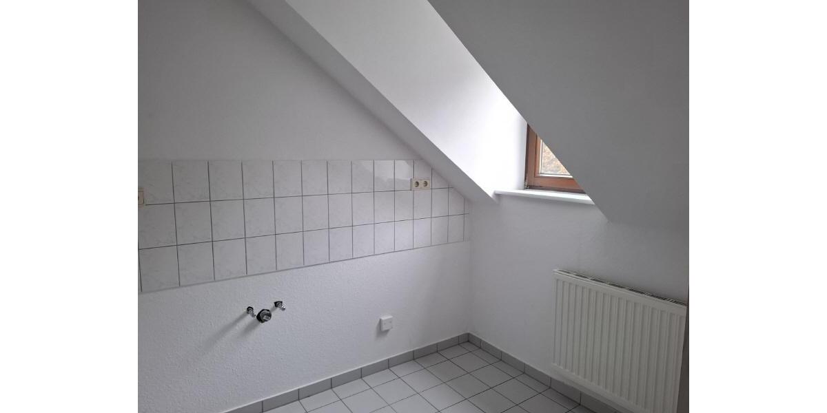 Dachgeschoßwohnung Zwickau - 2 Zimmer, 52 m&sup2;, 280&euro; | Angebot:23118135