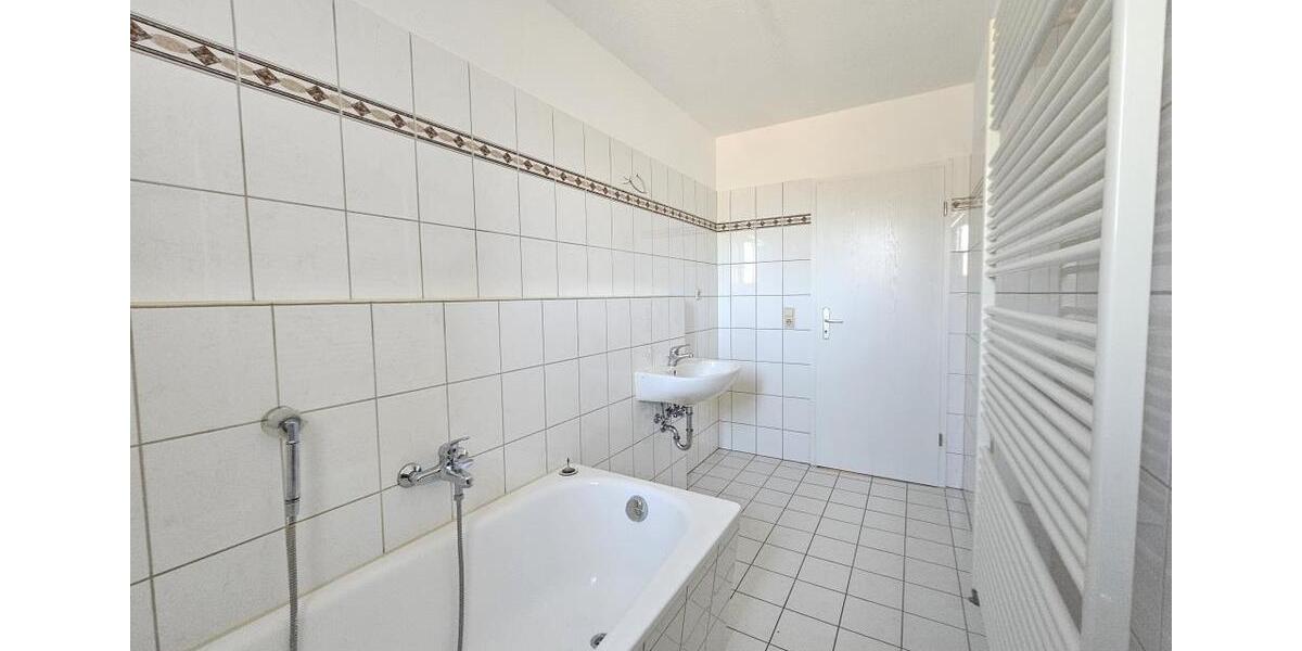 Dachgeschoßwohnung Aue-Bad Schlema Bad Schlema - 3 Zimmer, 78 m&sup2;, 389&euro; | Angebot:26645174